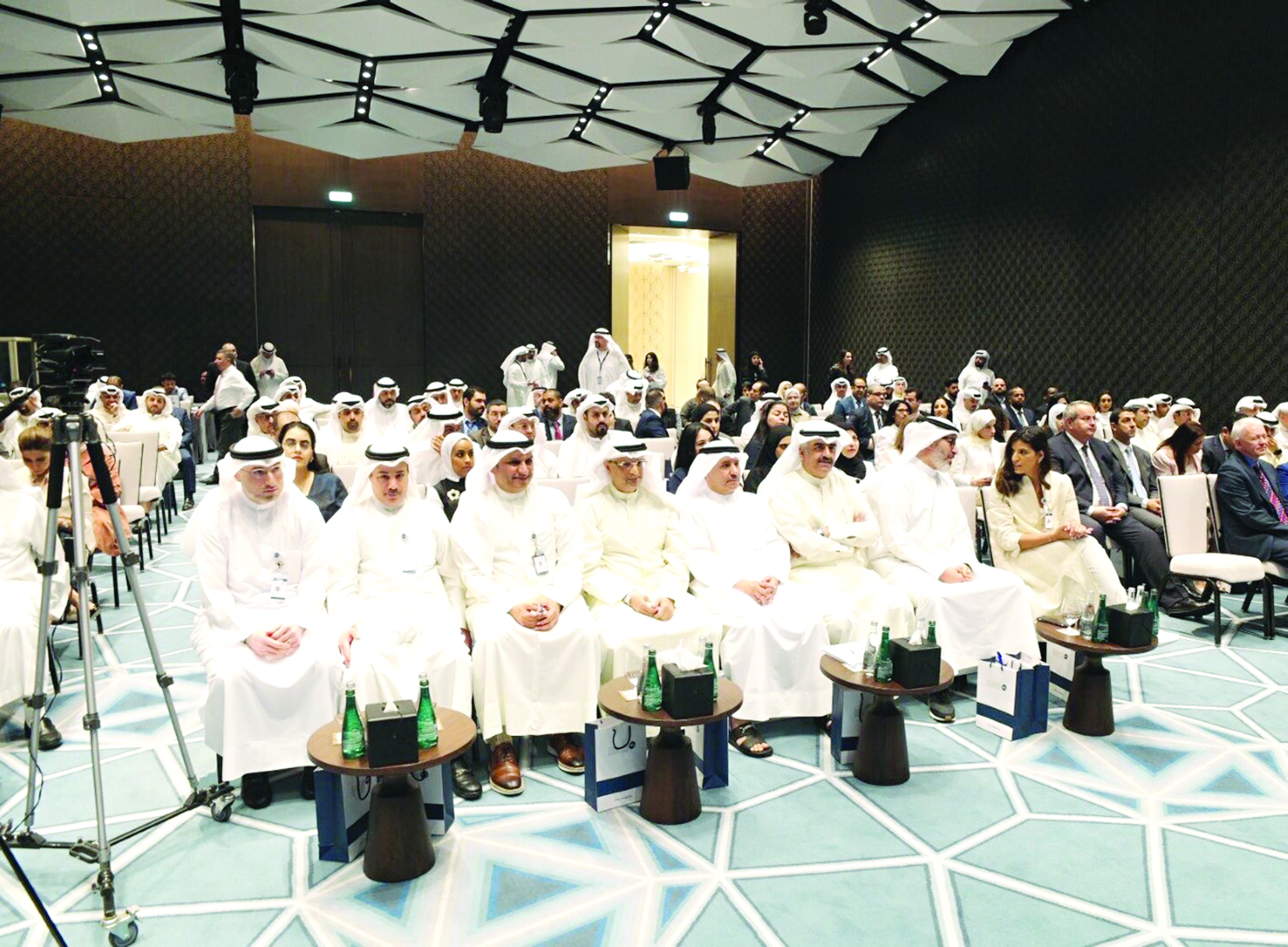 u0623u0639u0636u0627u0621 u0645u062cu0644u0633 u0627u0644u0645u0641u0648u0636u064au0646 u064au062au0642u062fu0651u0645u0648u0646 u0627u0644u062du0636u0648u0631t (u062au0635u0648u064au0631 u0633u0639u062f u0647u0646u062fu0627u0648u064a)