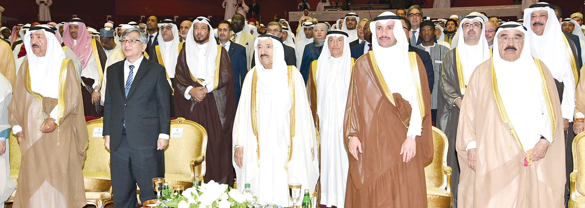 صاحب السمو والغانم ومحمد يوسف وكبار الشيوخ في الحفل