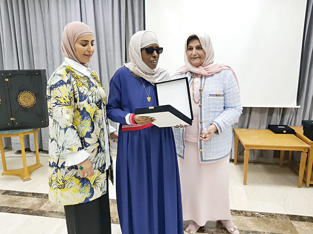 u0641u0627u064au0632u0629 u0627u0644u062eu0631u0627u0641u064a u062au0643u0631u0651u0645 u0625u062du062fu0649 u0627u0644u0641u0627u0626u0632u0627u062a