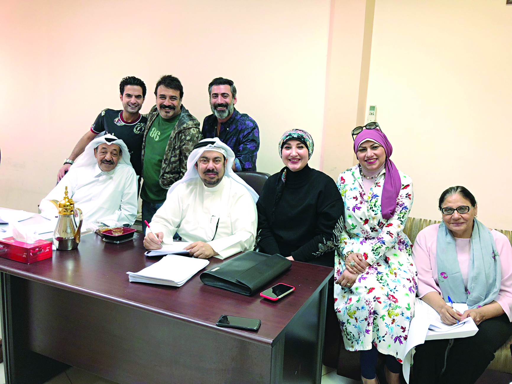 الزميل حمود العنزي مع فريق المسلسل