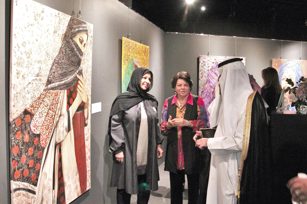 u0633u0645u064au0631u0629 u0628u0648u062eu0645u0633u064au0646 u0648u062bu0631u064au0627 u0627u0644u0628u0642u0635u0645u064a u0641u064a u0627u0644u0645u0639u0631u0636