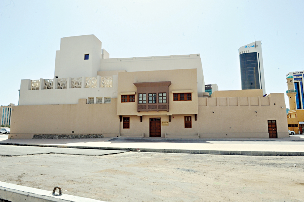 عبق التاريخ يفوح من حسينية معرفي