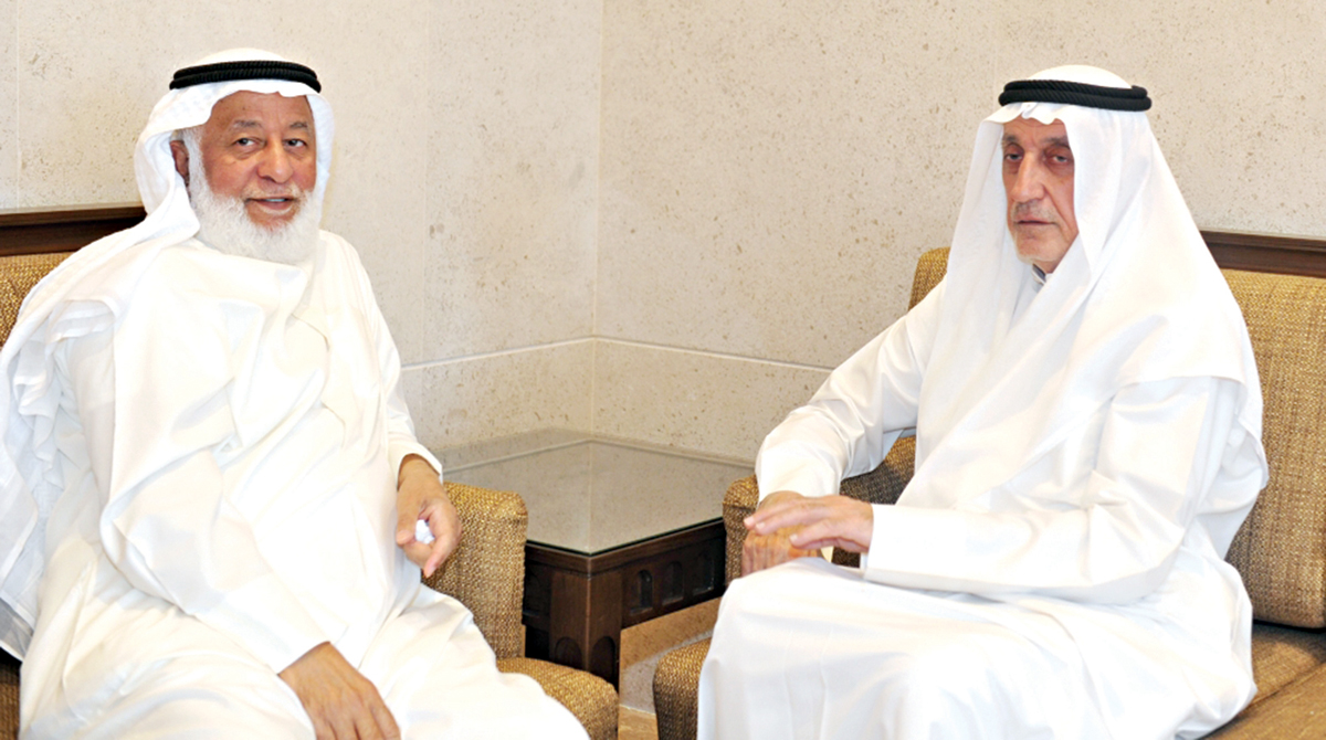 معرفي (يمين) في حديث مع المذن 