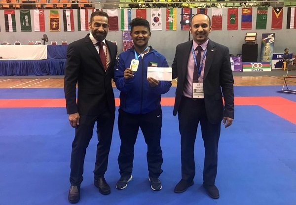 u0627u0644u0644u0627u0639u0628 u0636u0627u0631u064a u0627u0644u062fu064au0643u0627u0646 u0627u0644u0641u0627u0626u0632 u0628u0627u0644u0645u064au062fu0627u0644u064au0629 u0627u0644u0630u0647u0628u064au0629 u0645u0639 u0631u0626u064au0633 u0627u0644u0648u0641u062f u0645u0646u0635u0648u0631 u0627u0644u0633u0628u064au0639u064a 