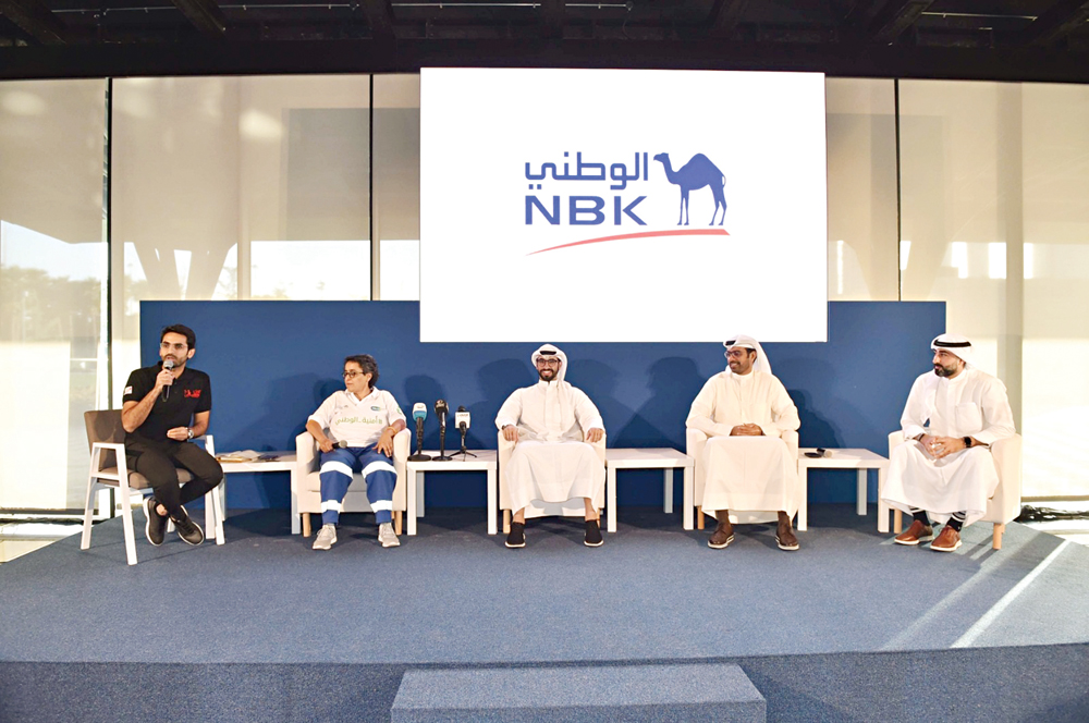 المحاضرون في الندوة                  	                   (تصوير أسعد عبدالله)