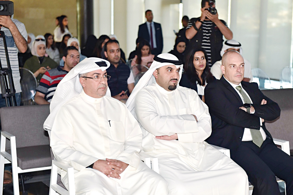 محمد العثمان وبدر المطوع وتشارلز جاكوبز