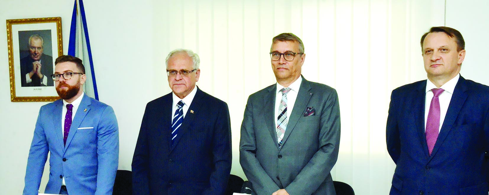 u0627u0644u0633u0641u0631u0627u0621 u0627u0644u0623u0631u0628u0639u0629 u062eu0644u0627u0644 u0627u0644u0645u0624u062au0645u0631 u0627u0644u0635u062du0627u0641u064a  t (u062au0635u0648u064au0631 u0623u0633u0639u062f u0639u0628u062fu0627u0644u0644u0647) 