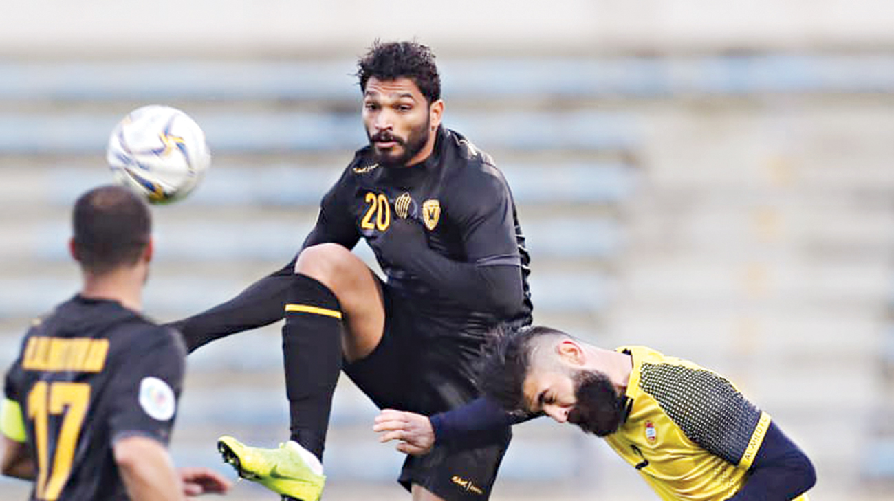 u064au0648u0633u0641 u0646u0627u0635u0631 u0645u062du0627u0648u0644u0627u064b u0627u0644u0633u064au0637u0631u0629 u0639u0644u0649 u0627u0644u0643u0631u0629 u0628u0645u0634u0627u0631u0643u0629 u0645u0646 u0627u0644u0633u0648u0631u064a u0623u062du0645u062f u0627u0644u0635u0627u0644u062d u0641u064a u0644u0642u0627u0621 u0627u0644u0630u0647u0627u0628  t     (u0645u0648u0642u0639 u0627u0644u0627u062au062du0627u062f u0627u0644u0622u0633u064au0648u064a)