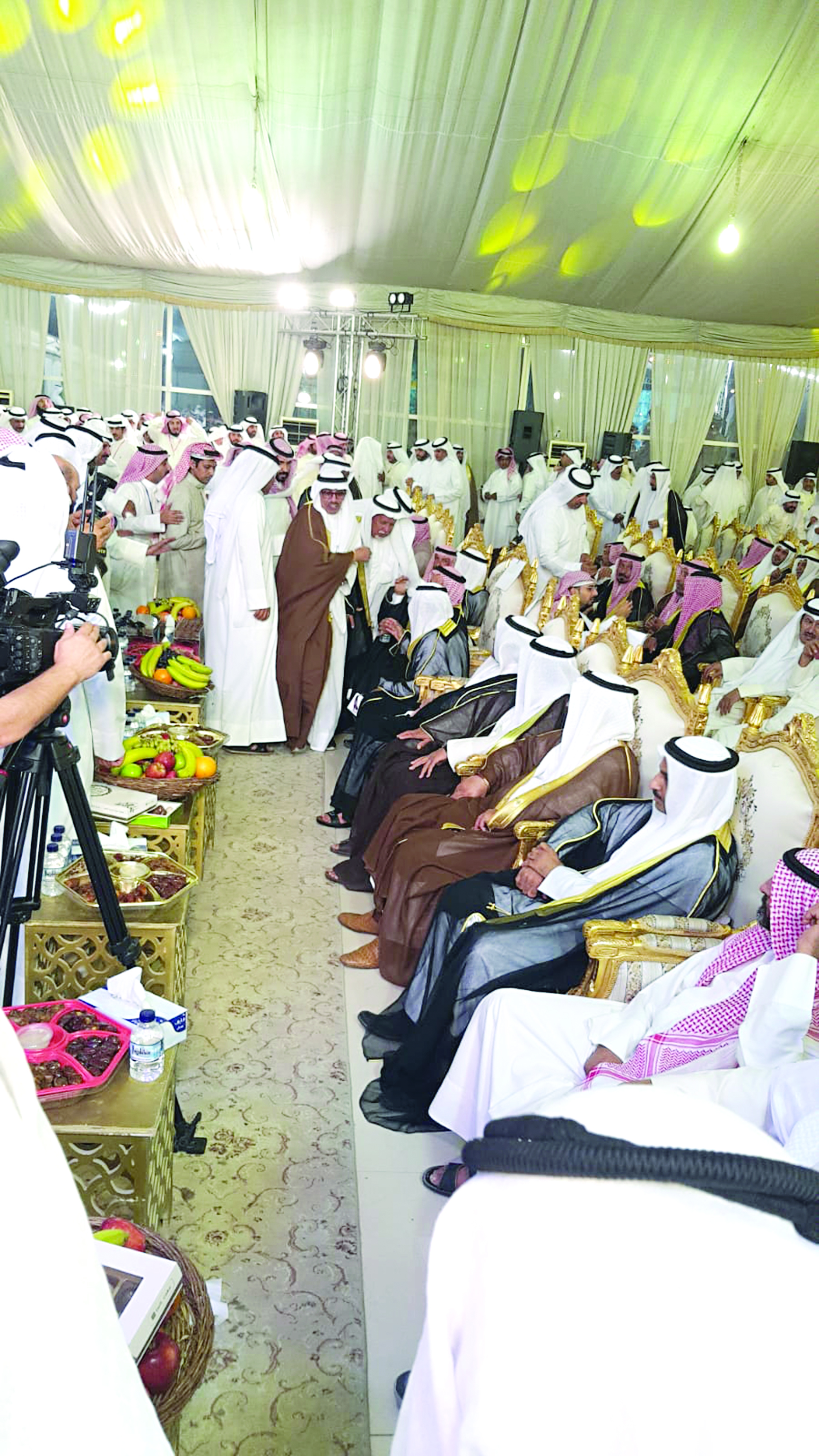 وجهاء القبائل والعائلات يتقدمون المتبرعين