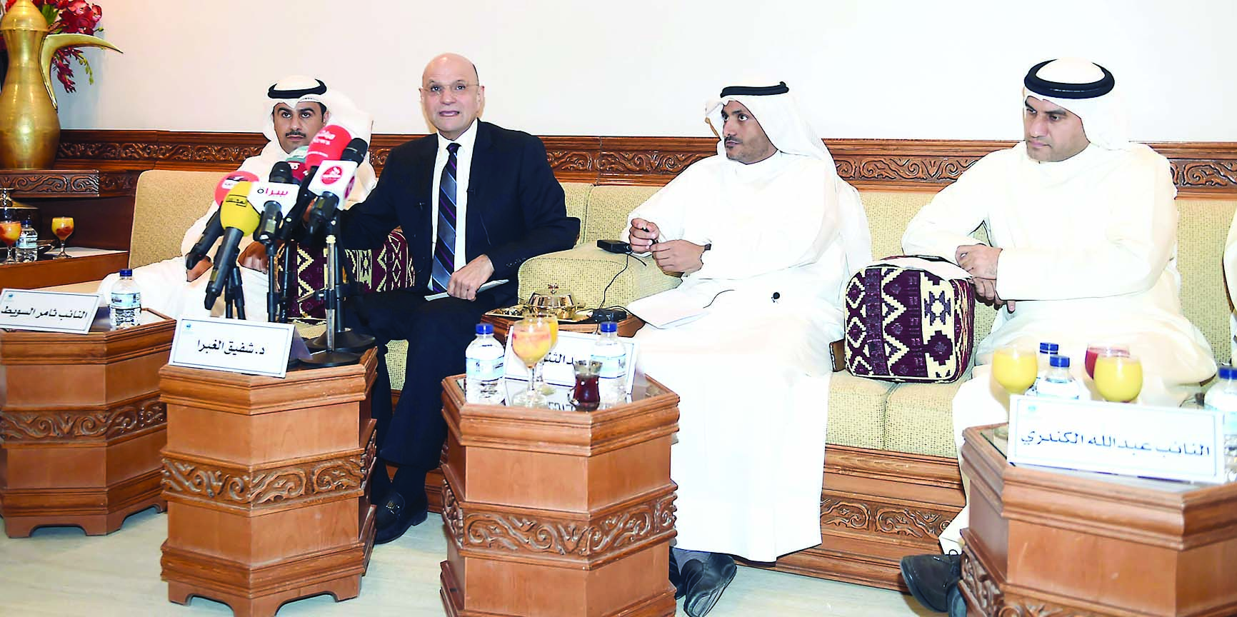 u0627u0644u0645u062au062du062fu062bu0648u0646 u0641u064a u0627u0644u0646u062fu0648u0629t (u062au0635u0648u064au0631 u0646u0627u064au0641 u0627u0644u0639u0642u0644u0629)