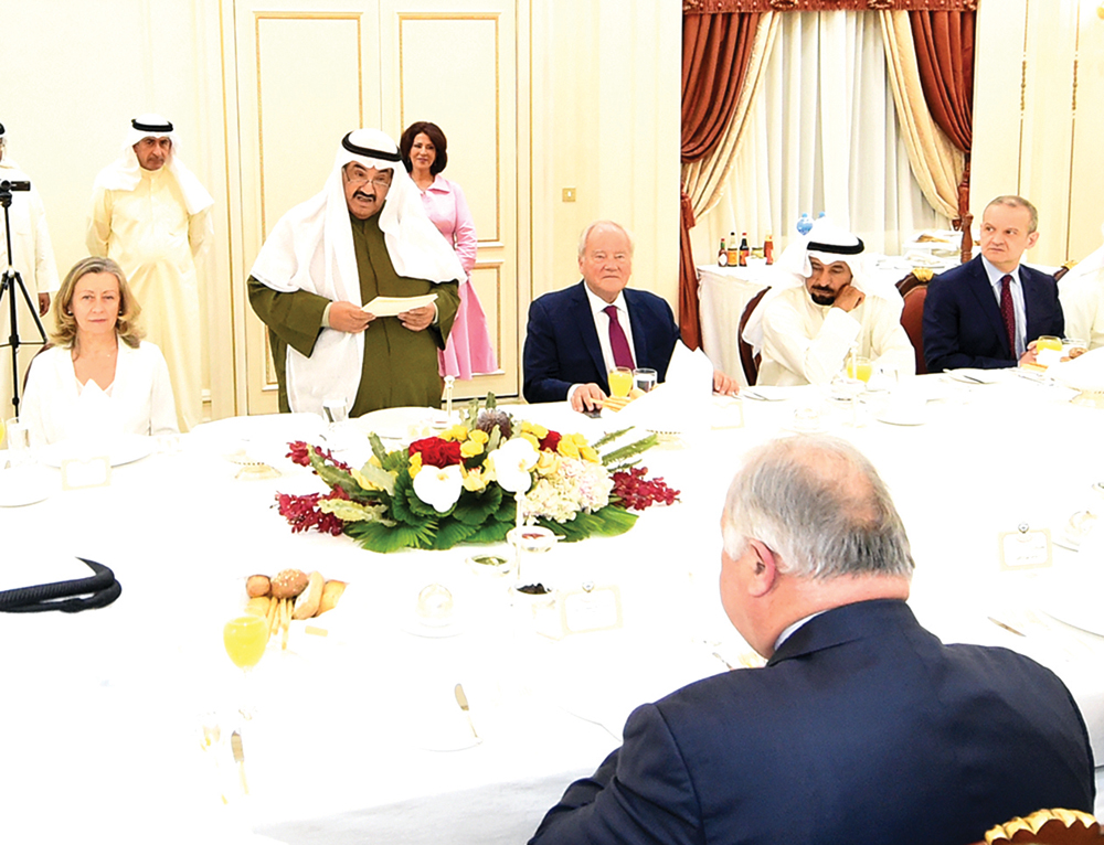 ناصر المحمد متحدثاً في المأدبة