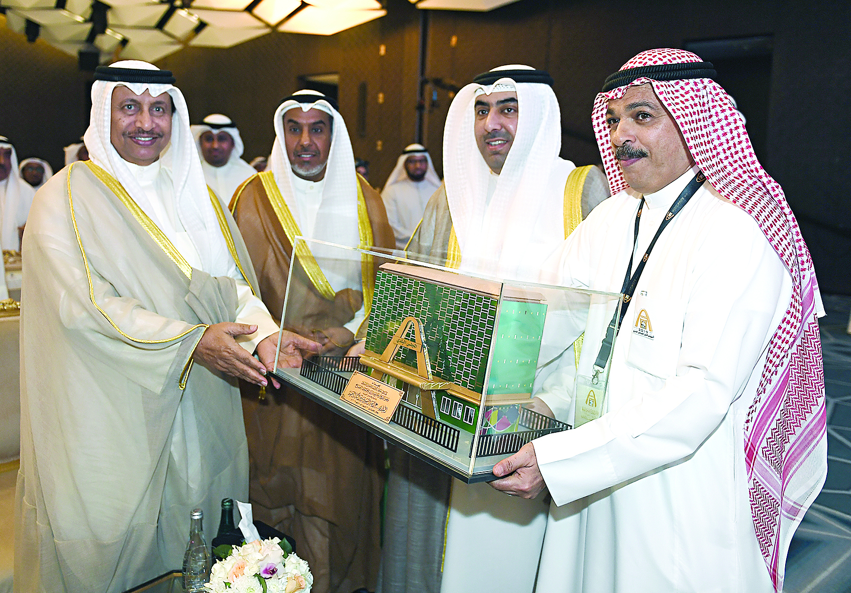 هدية لراعي المؤتمر