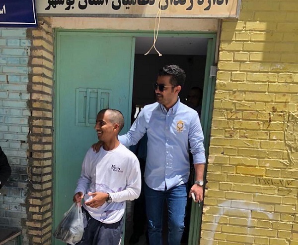 الجارالله الخرافي لحظة الإفراج عنه
