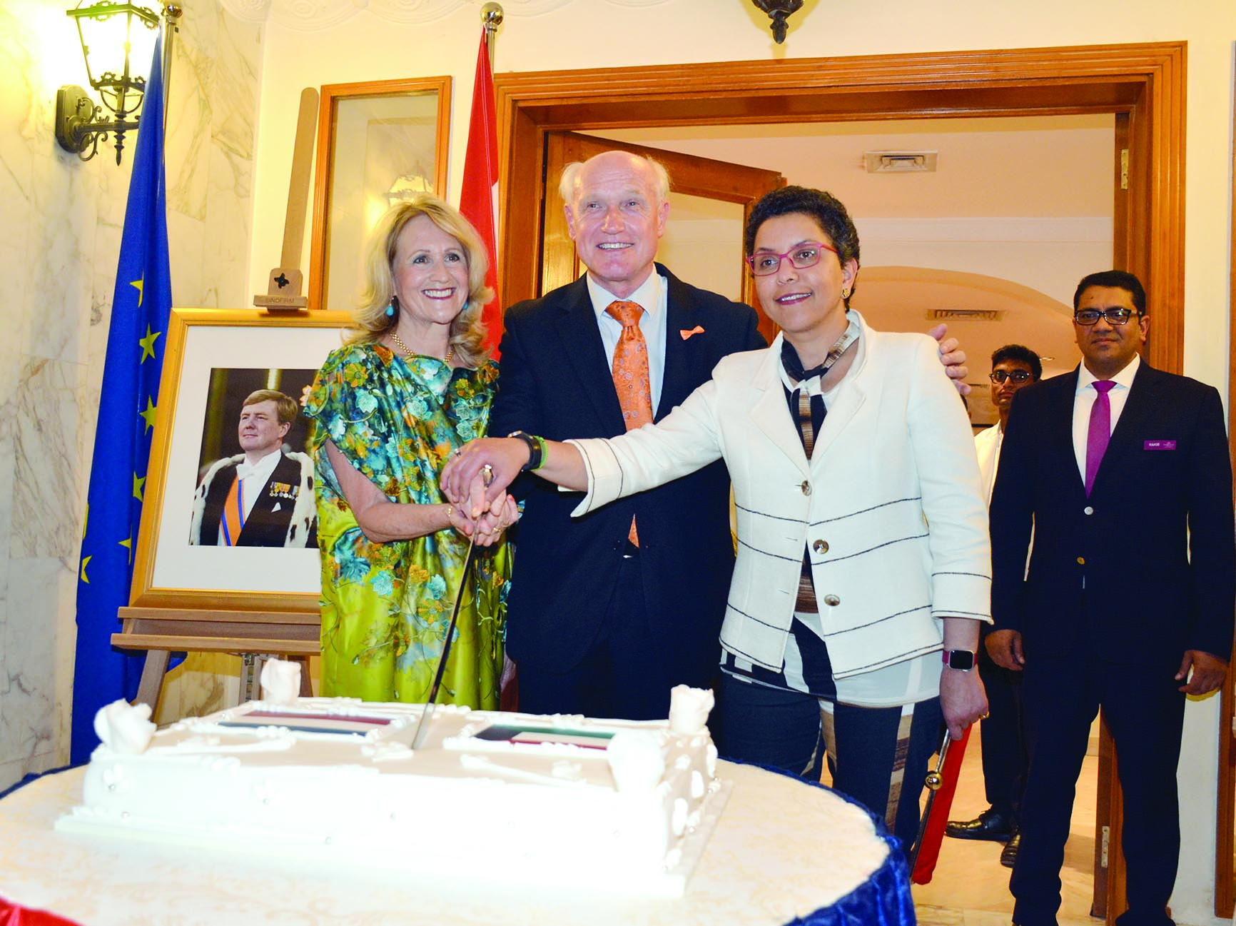 u0627u0644u0633u0641u064au0631u0629 u0631u064au0645 u0627u0644u062eu0627u0644u062f u062au0634u0627u0631u0643 u0627u0644u0633u0641u064au0631 u0627u0644u0647u0648u0644u0646u062fu064a u0648u062du0631u0645u0647 u0642u0637u0639 u0642u0627u0644u0628 u0627u0644u062du0644u0648u0649