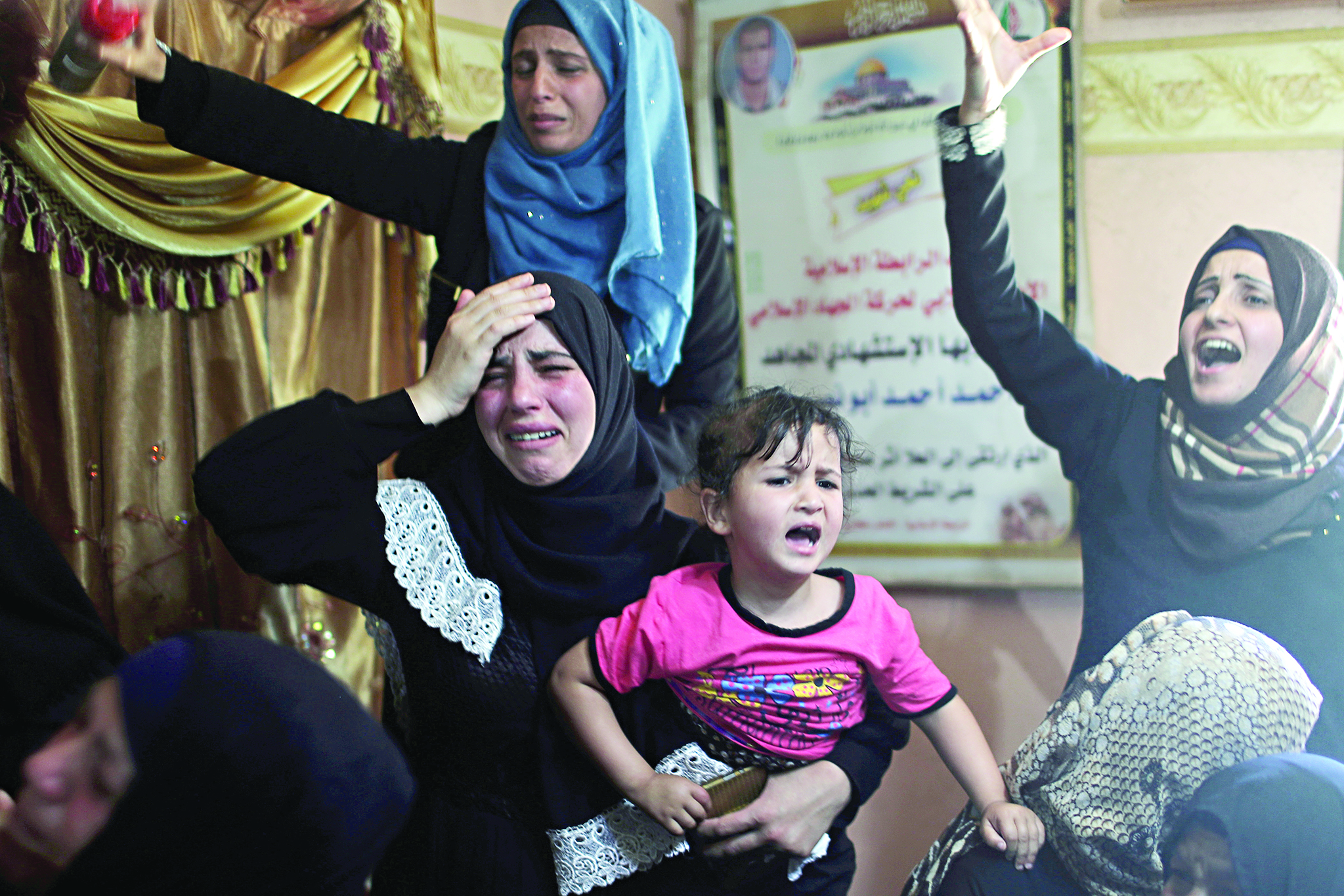 u0623u0642u0627u0631u0628 u0623u062du062f u0627u0644u0634u0647u062fu0627u0621 u0627u0644u0641u0644u0633u0637u064au0646u064au064au0646 u064au0628u0643u0648u0646u0647 u0623u0645u0633u060c u063au062fu0627u0629 u0633u0642u0648u0637u0647 u0628u0631u0635u0627u0635 u0625u0633u0631u0627u0626u064au0644u064a u0641u064a u063au0632u0629 t(u0631u0648u064au062au0631u0632)