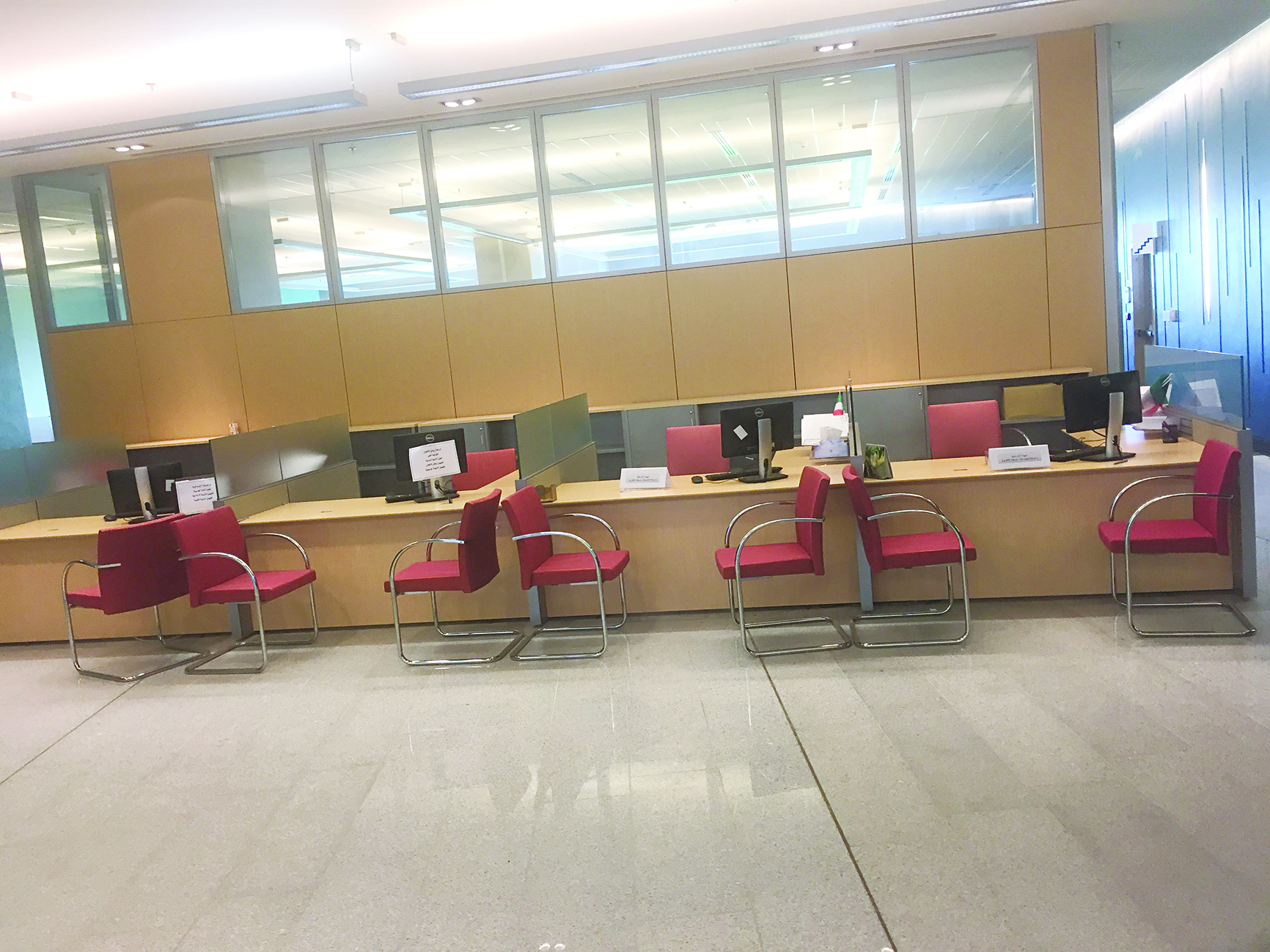 كاونترات «التعليم العام» فارغة من موظفيها 