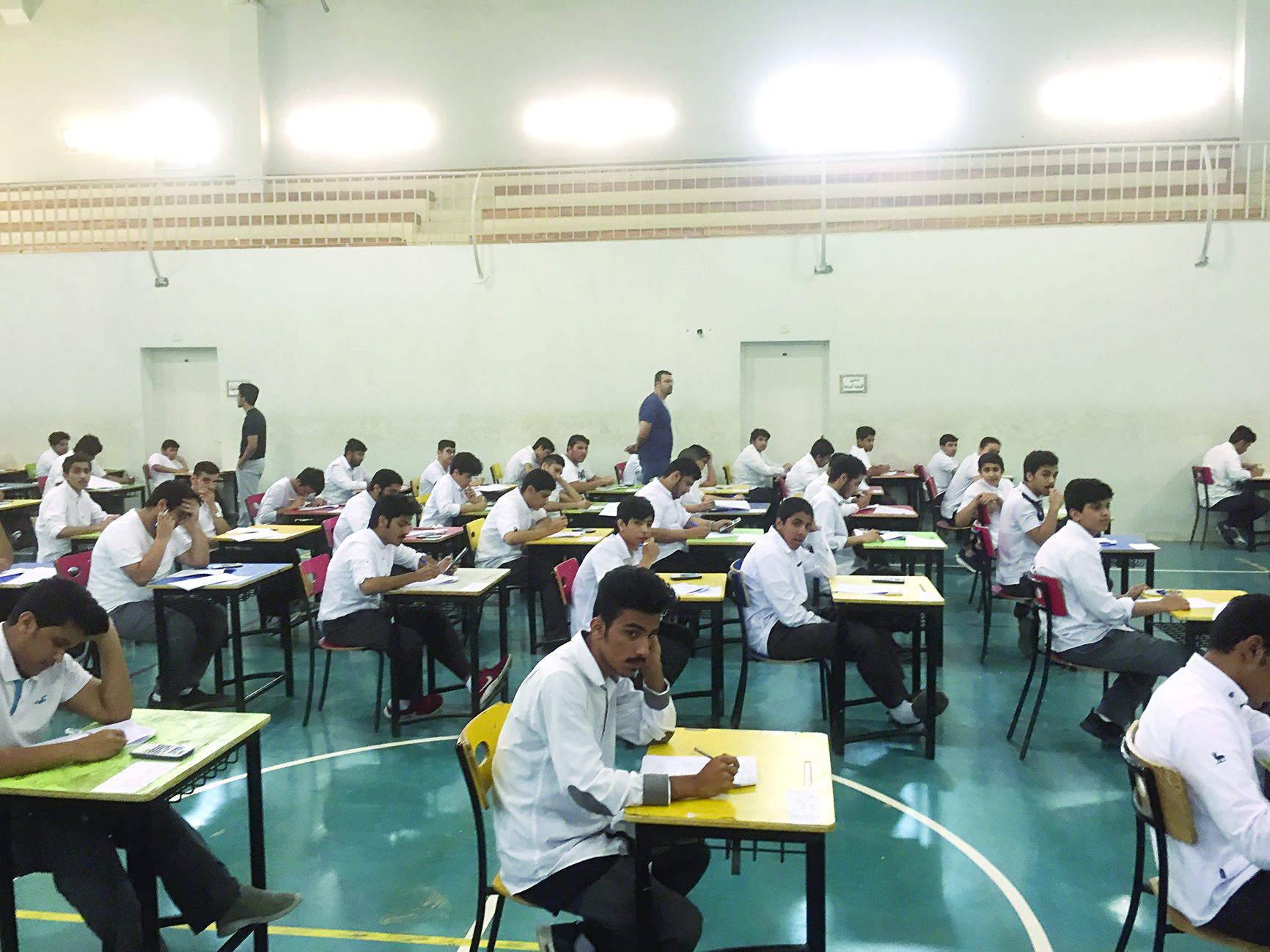 طلبة الحادي عشر اشتكوا من صعوبة الفيزياء 