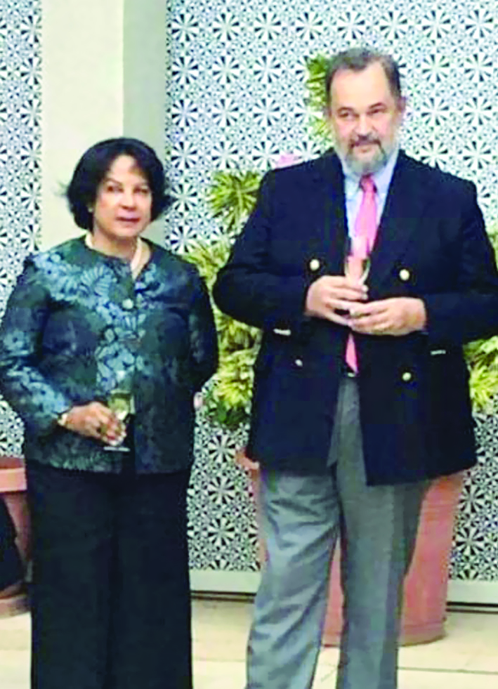 u0627u0644u0633u0641u064au0631 u0648u0632u0648u062cu062au0647 