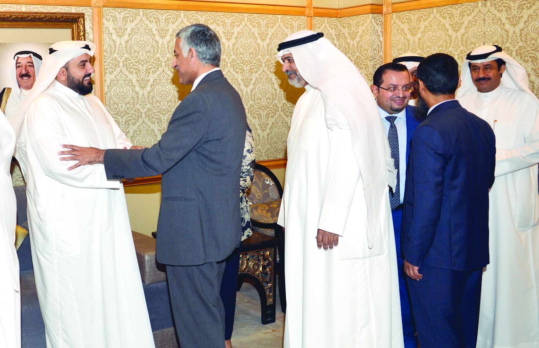 الوزير يتلقى تهنئة إبراهيم هادي