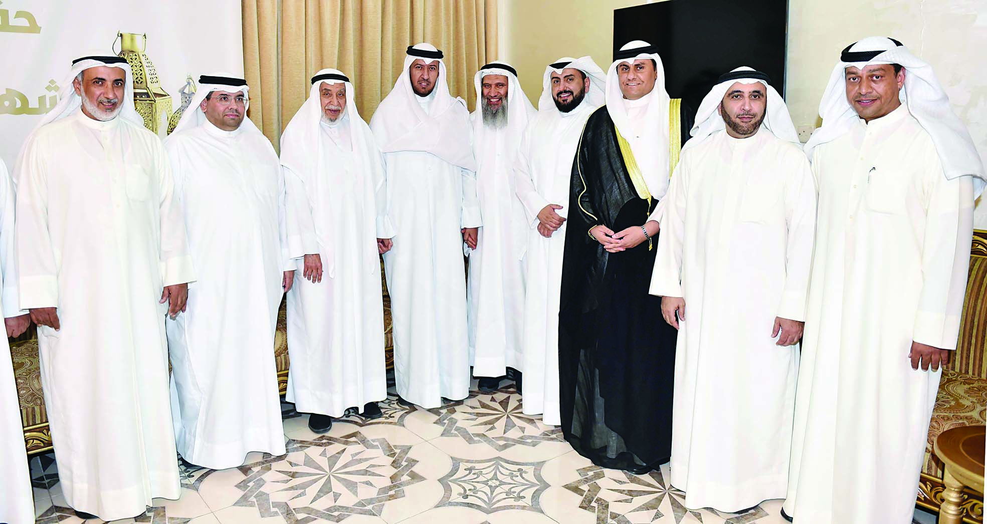 u0641u0647u062f u0627u0644u0639u0641u0627u0633u064a u0648u0628u0627u0633u0644 u0627u0644u0635u0628u0627u062d u0645u0639 u0627u0644u0645u0630u0643u0648u0631 u0648u0628u0639u0636 u0627u0644u0645u0647u0646u0626u064au0646