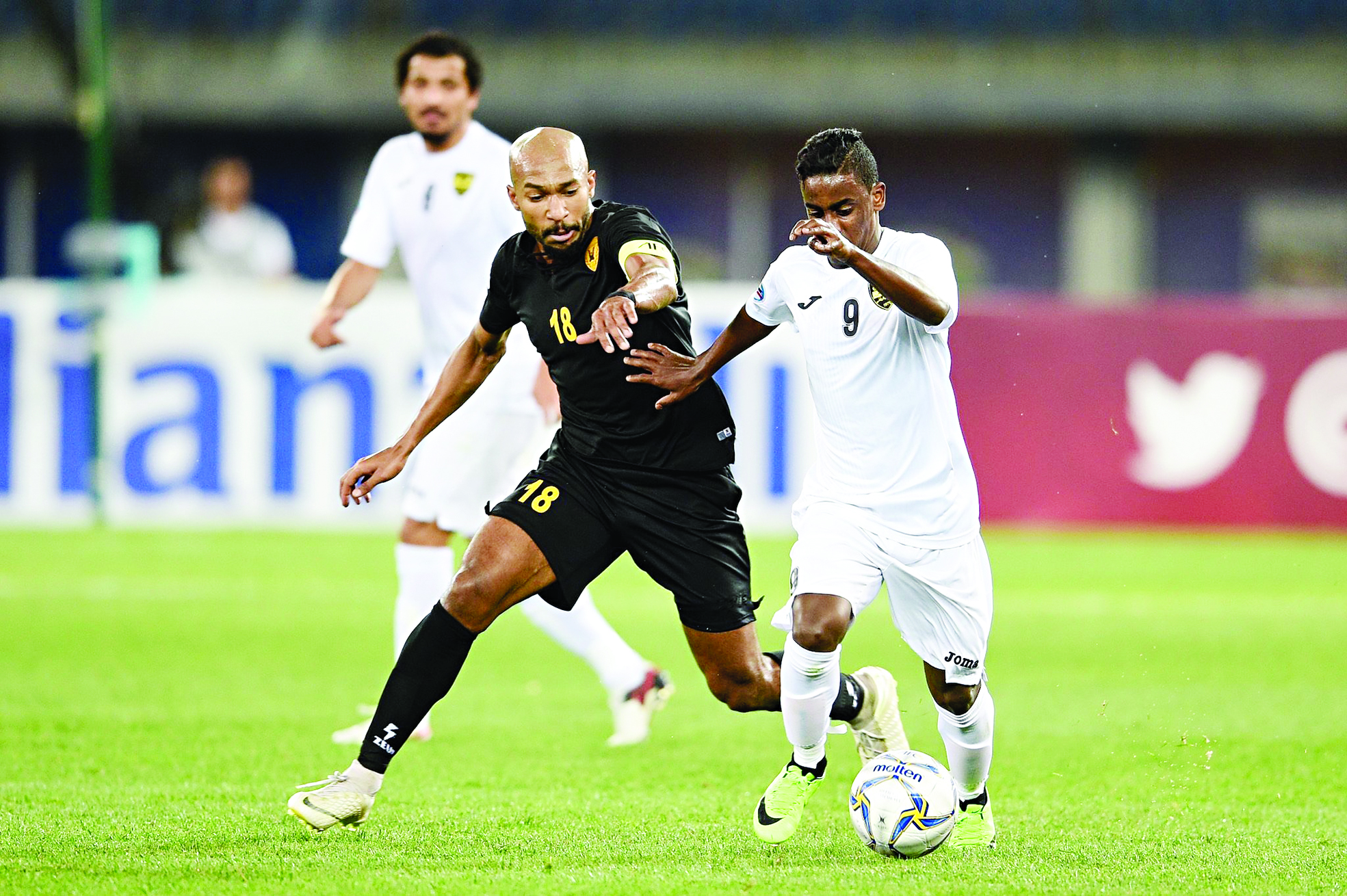 u0644u0627u0639u0628 u0627u0644u0642u0627u062fu0633u064au0629 u0639u0627u0645u0631 u0627u0644u0645u0639u062au0648u0642 u0641u064a u0644u0642u0637u0629 u0645u0646 u0627u0644u0645u0628u0627u0631u0627u0629 u0627u0644u0633u0627u0628u0642u0629 u0623u0645u0627u0645 u0627u0644u0633u0648u064au0642  