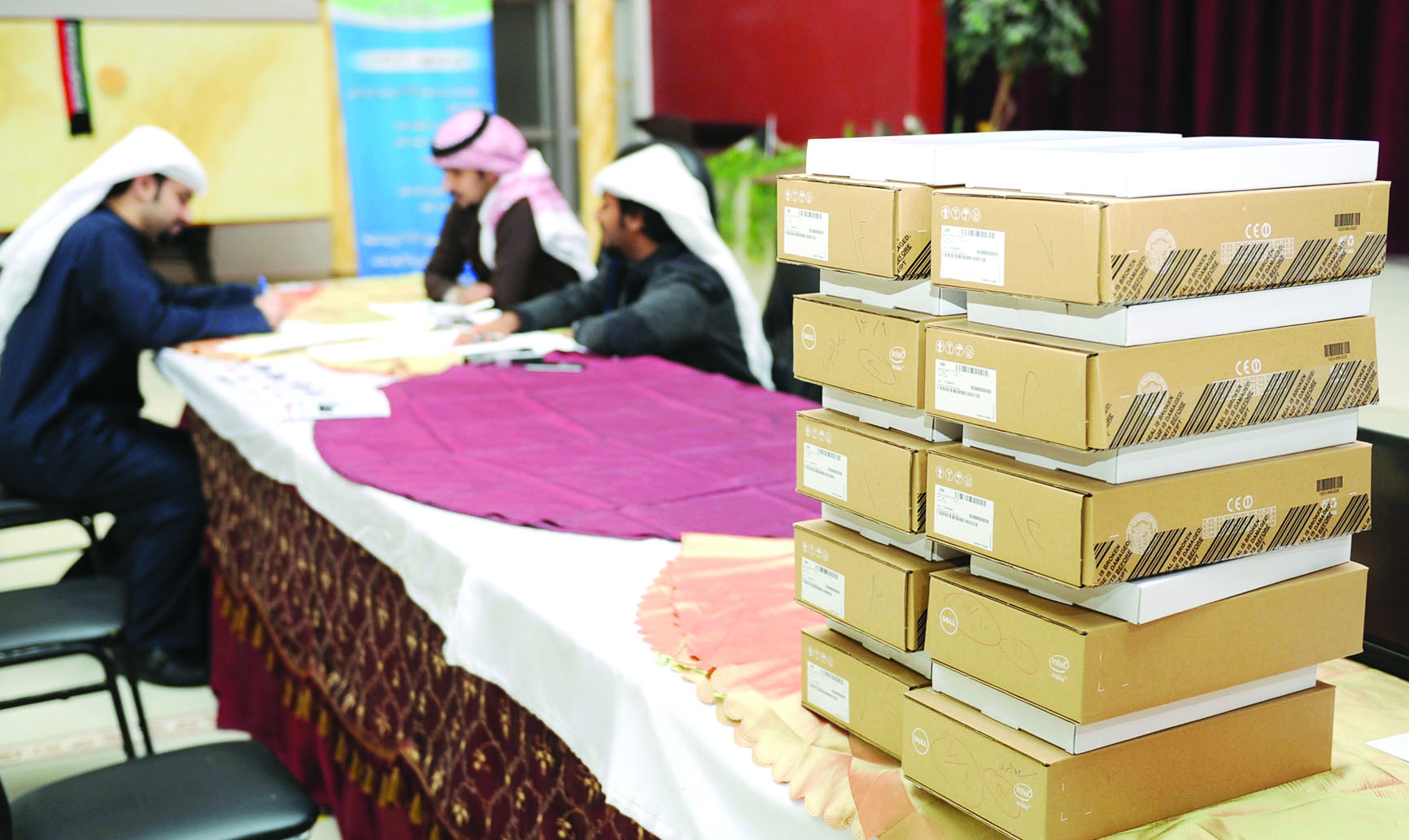 u0623u062cu0647u0632u0629 u0627u0644u062au0627u0628u0644u062a u0648u0632u0639u062a u0639u0644u0649 u0627u0644u0637u0644u0628u0629 u062bu0645 u062cu0645u0639u062a u0645u0646 u062fu0648u0646 u0623u0646 u062au0633u062au062eu062fu0645