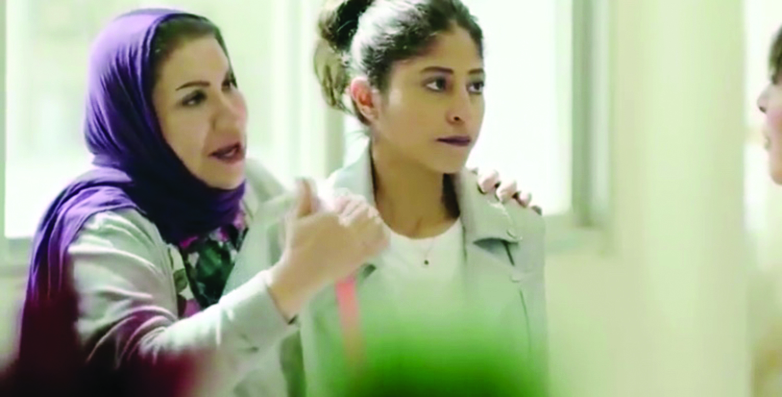 شجون مع «أم طلال» في أحد مشاهد العمل