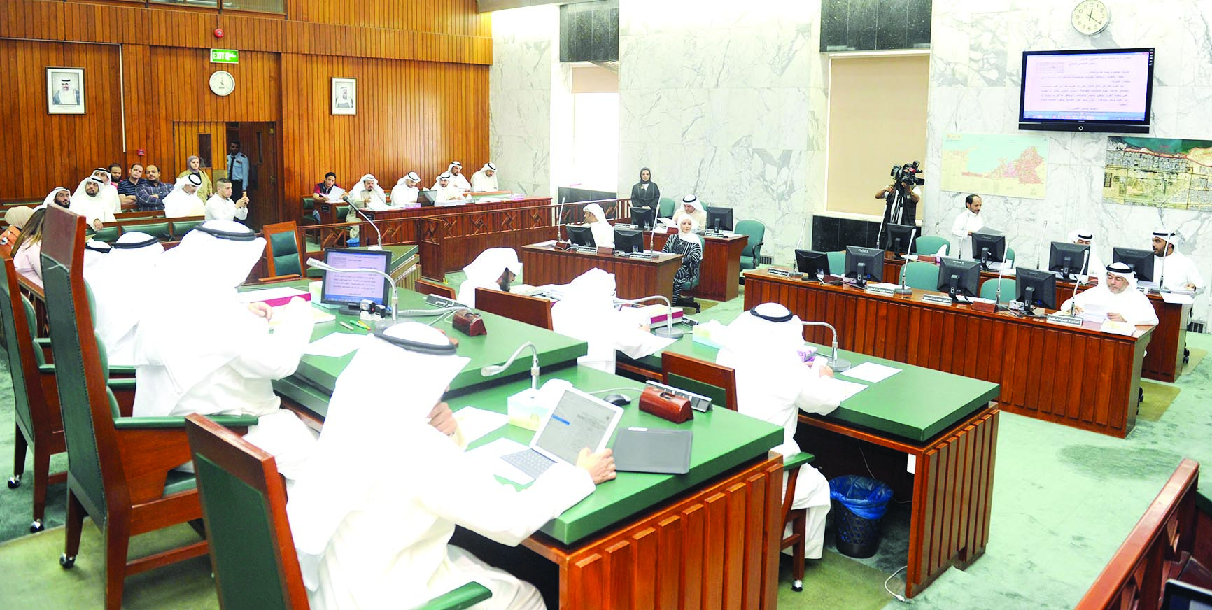 جانب من جلسة المجلس البلدي 