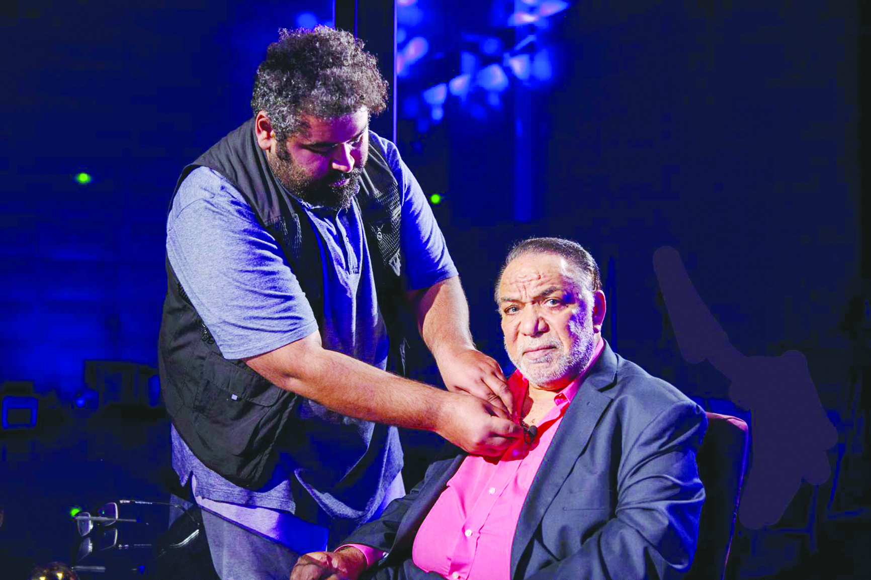 المخرج خسروه مع الضيف نجم عبدالكريم قبل التصوير 