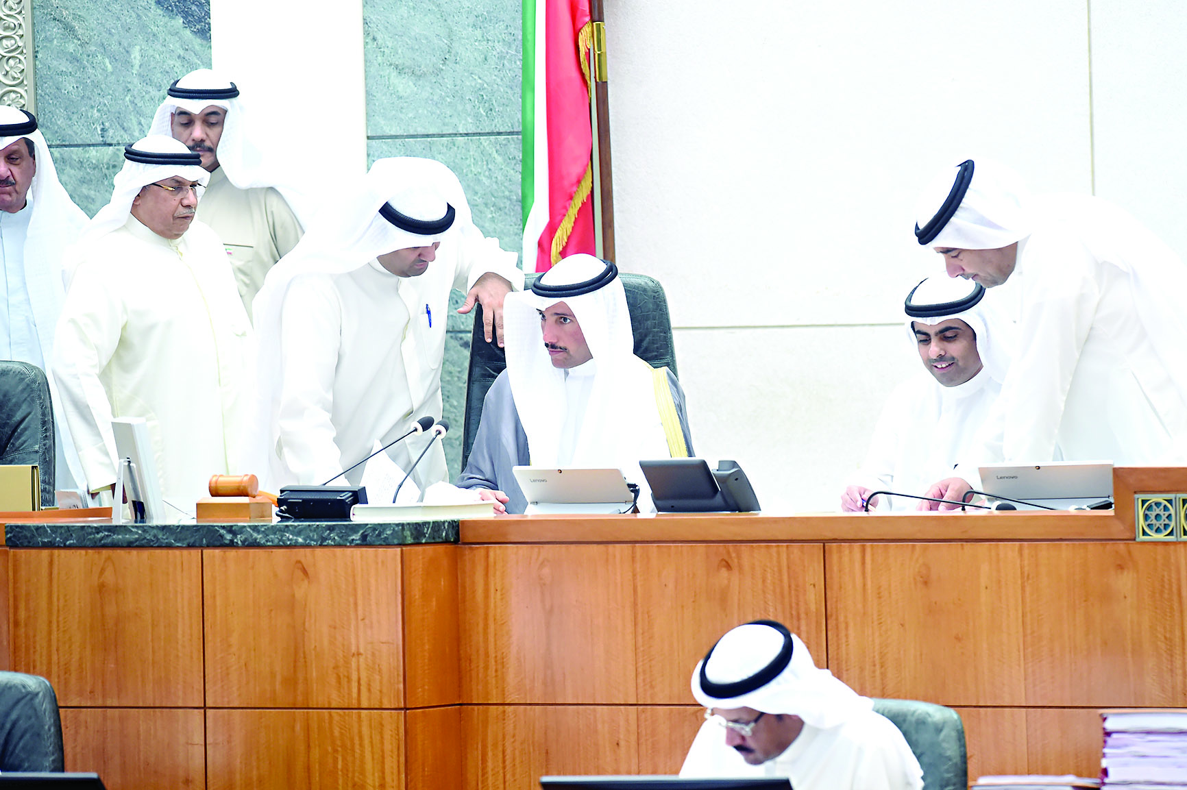 u062du062fu064au062b u0628u064au0646 u0627u0644u063au0627u0646u0645 u0648u0627u0644u0631u0648u0636u0627u0646 u0639u0644u0649 u0645u0646u0635u0629 u0627u0644u0631u0626u0627u0633u0629 u0648u064au0628u062fu0648 u062eu0627u0644u062f u0627u0644u062cu0631u0627u062d u0648u0639u064au0633u0649 u0627u0644u0643u0646u062fu0631u064a u0648u062du062fu064au062b u0628u064au0646 u0627u0644u0631u0648u064au0639u064a u0648u0627u0644u0639u062fu0633u0627u0646u064at (u062au0635u0648u064au0631 u0623u0633u0639u062f u0639u0628u062fu0627u0644u0644u0647)