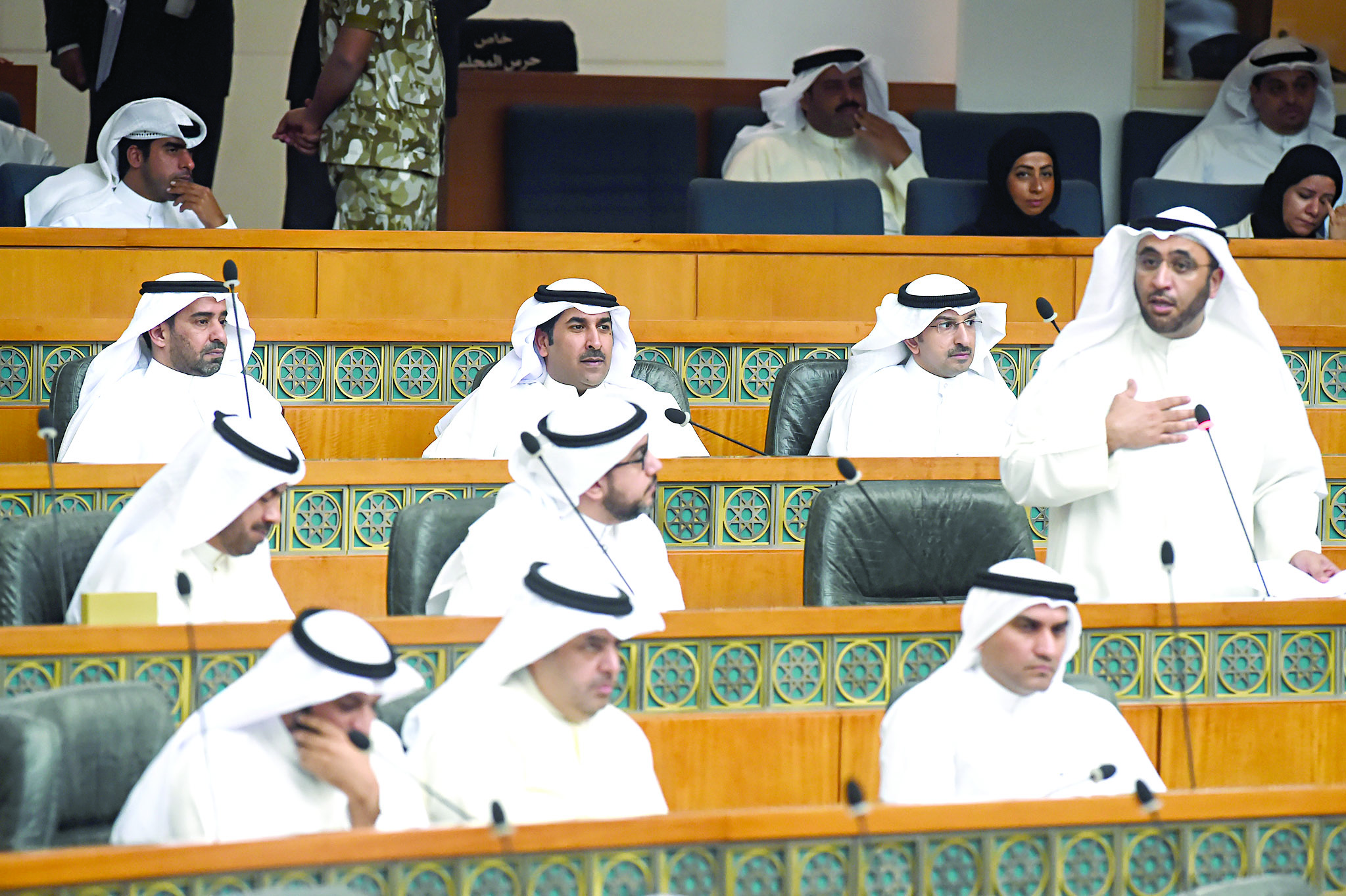 الدلال متحدثا ومتابعة من النواب