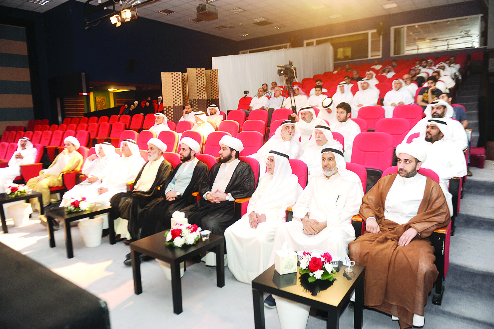 u062cu0627u0646u0628 u0645u0646 u0627u0644u062du0636u0648u0631 u0641u064a u0627u0644u0645u0647u0631u062cu0627u0646t (u062au0635u0648u064au0631 u0628u0633u0627u0645 u0632u064au062fu0627u0646)