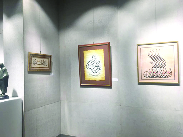 من الاعمال الفنية