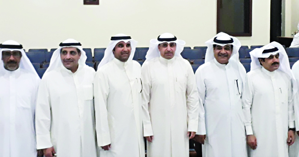 u0631u0634u064au062f u0627u0644u0639u0646u0632u064a u0645u0639 u0639u062fu062f u0645u0646 u0645u0645u062bu0644u064a u0627u0644u0623u0646u062fu064au0629 u0628u0639u062f u0627u0644u0627u0646u062au062eu0627u0628u0627u062a  