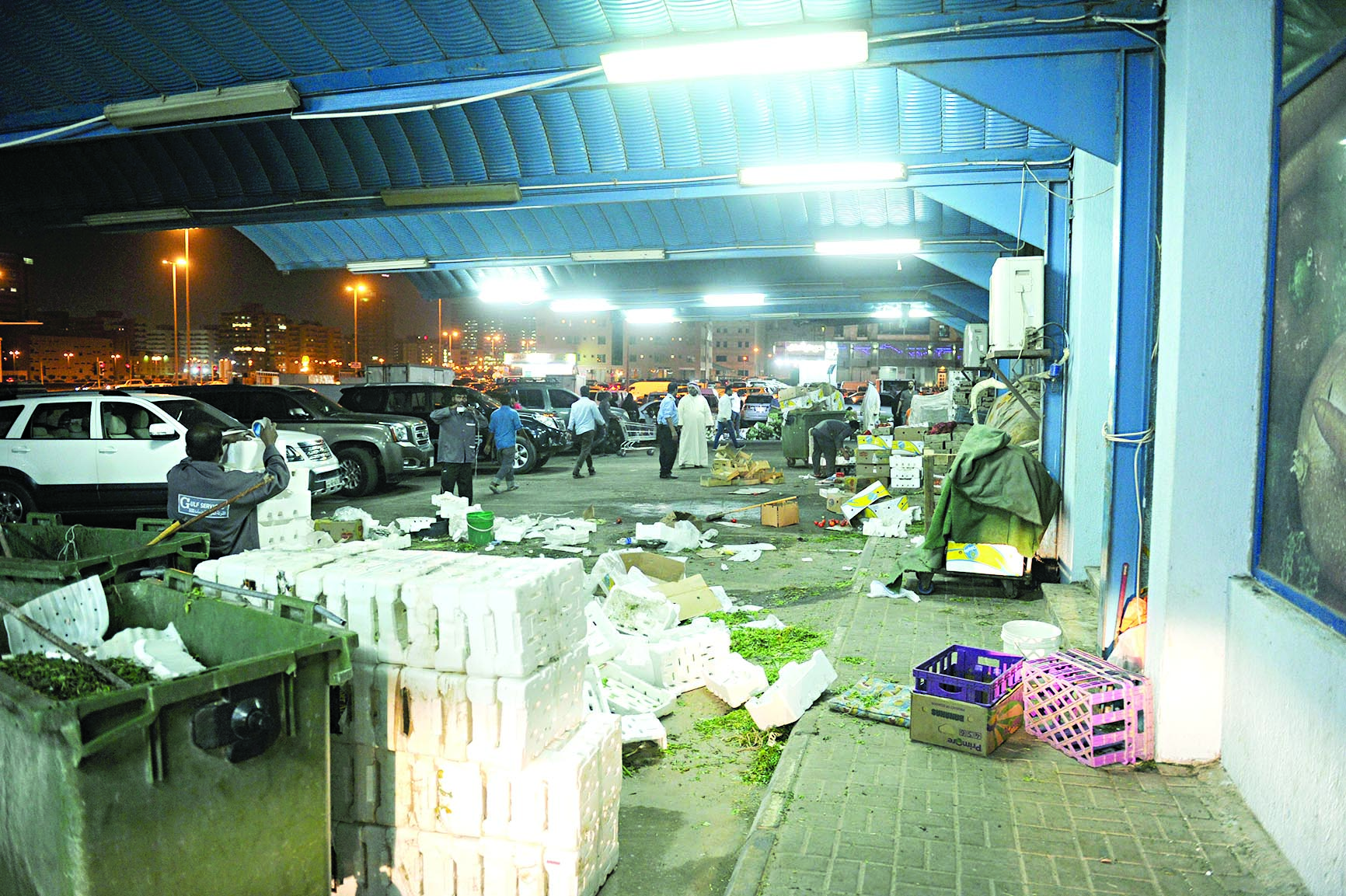 ساحة التوزيع بعدما أفرغت من الكميات المعروضة