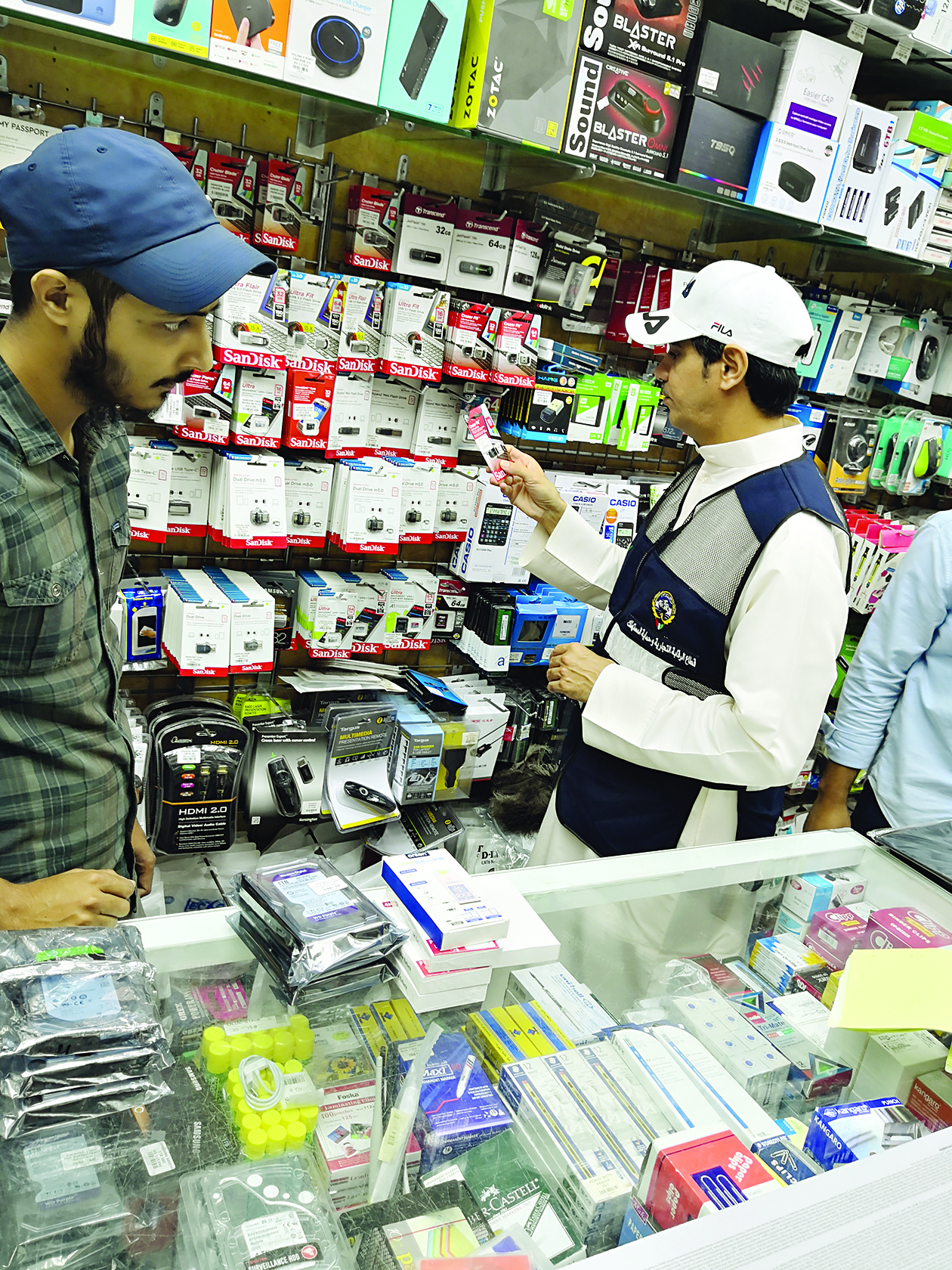 التفتيش في محال الإلكترونيات