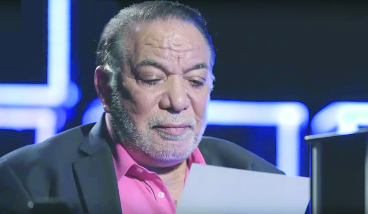 نجم عبدالكريم يقرأ السؤال المتعلق بشقيقه