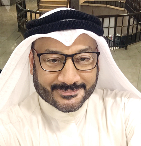 العقال «اللوت» على رأس الزميل ناصر الفرحان 