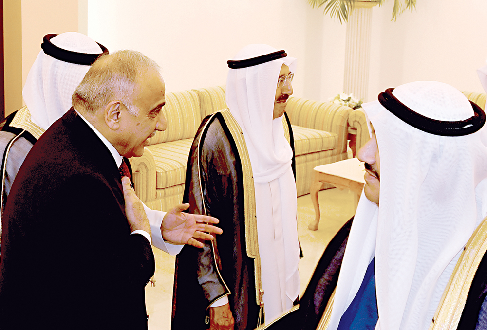 سمو الأمير وعبدالمهدي وناصر المحمد 