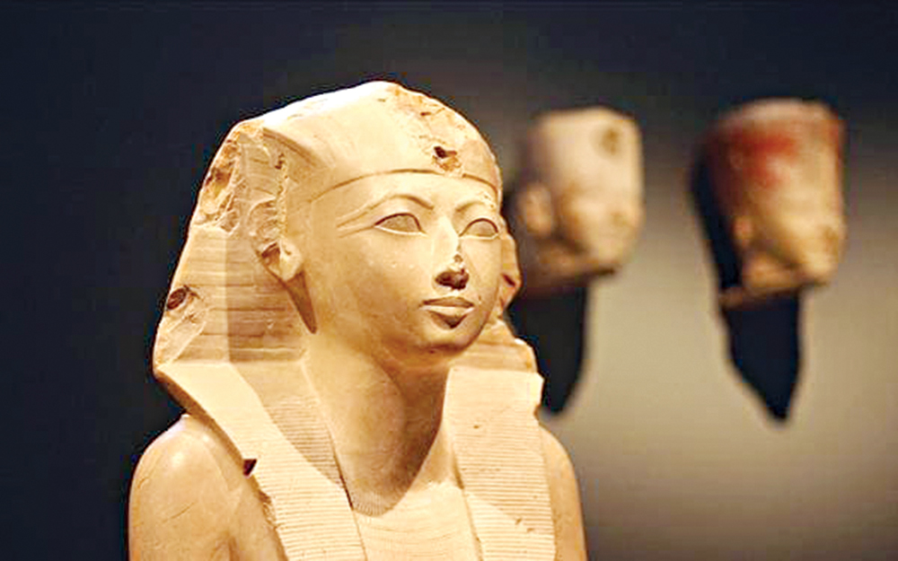 أحد تماثيل الملكة حتشبسوت