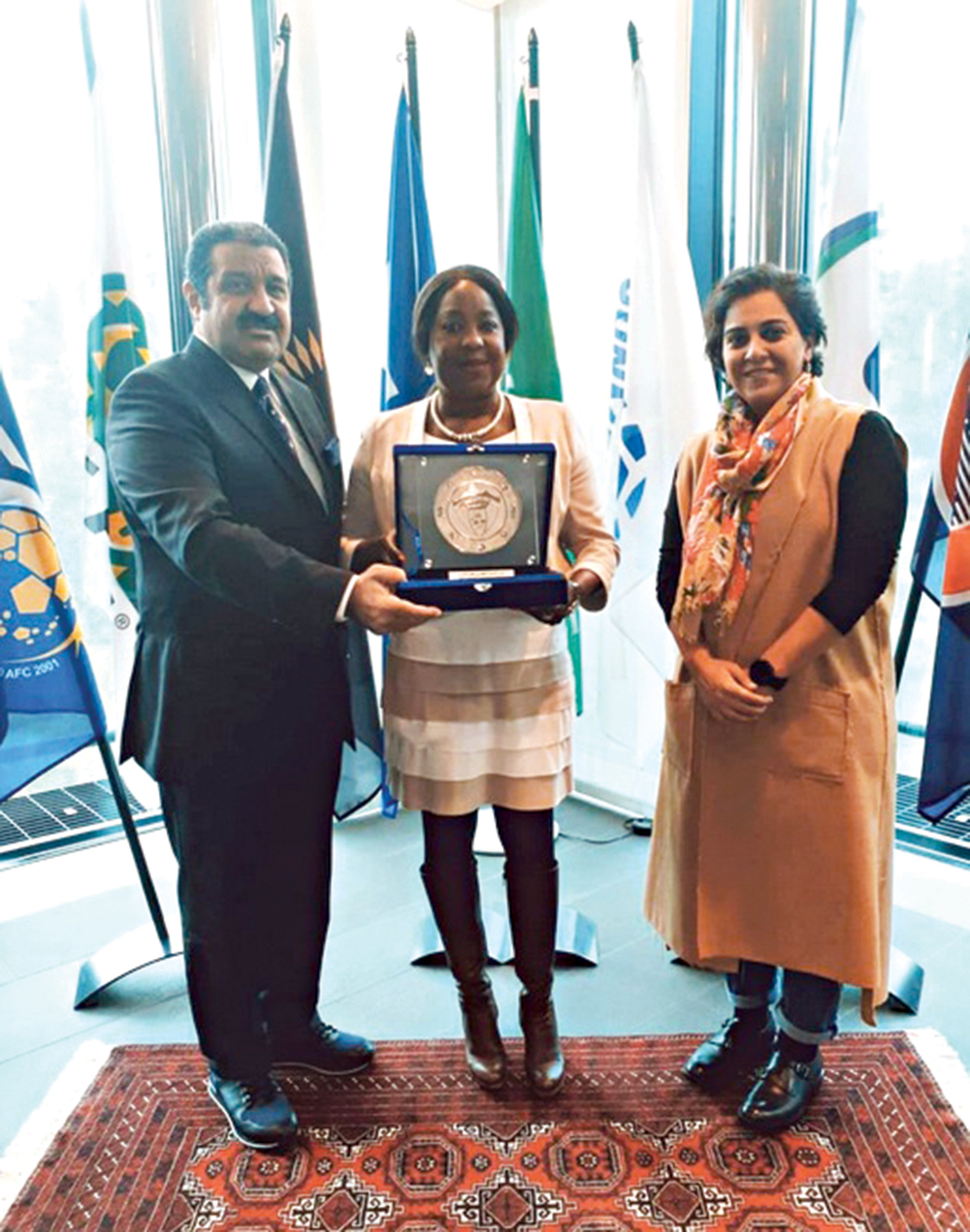 u0627u0644u064au0648u0633u0641 u064au0647u062fu064a u0633u0627u0645u0648u0631u0627 u062fu0631u0639u0627u064b u062au0630u0643u0627u0631u064au0629 u062eu0644u0627u0644 u0632u064au0627u0631u062au0647 u0644u0645u0642u0631 u0627u0644u0627u062au062du0627u062f u0627u0644u062fu0648u0644u064a... u0648u062au0628u062fu0648 u0641u0627u0637u0645u0629 u062du064au0627u062a 