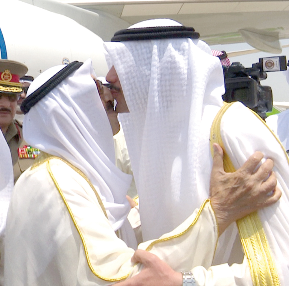 الغانم مقبلاً صاحب السمو