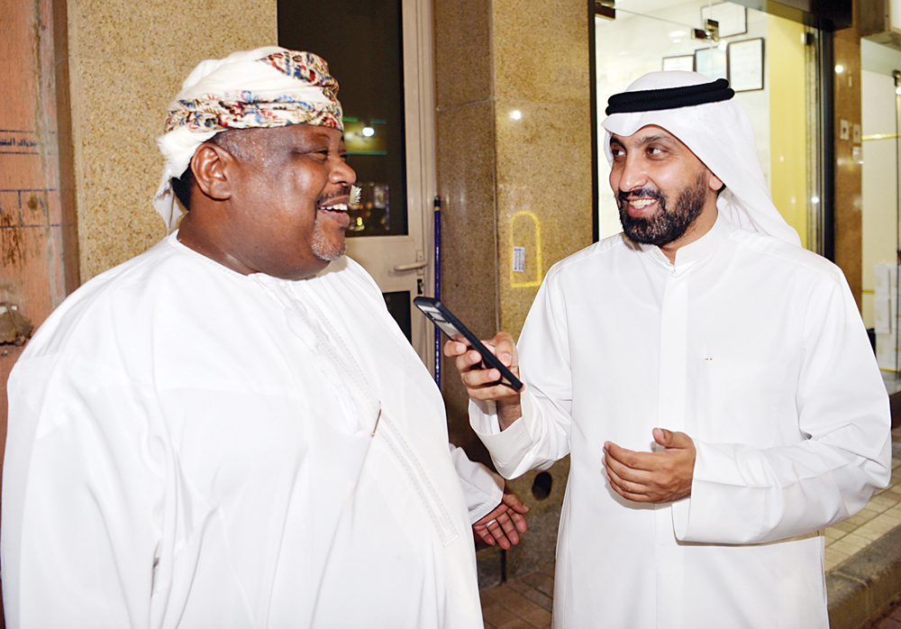 بخيت سويدان متحدثاً للزميل غانم السليماني 