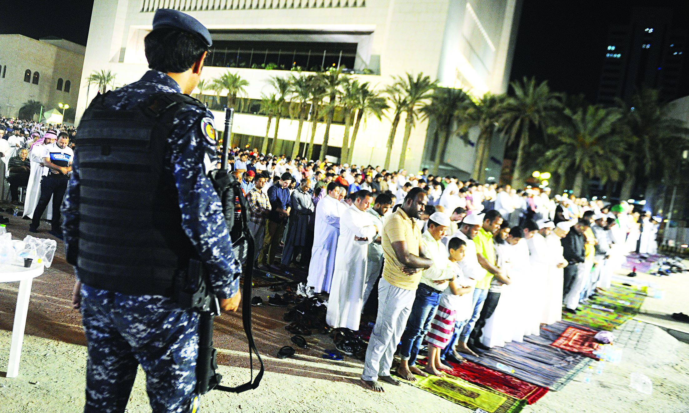 مواكبة أمنية للصلاة في الساحات الخارجية للمسجد
