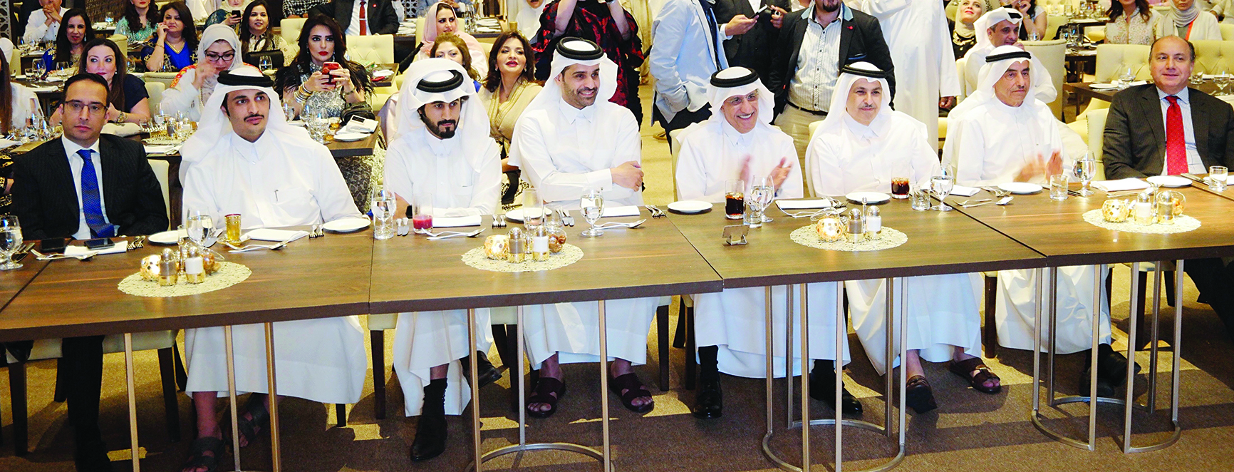 محمد آل ثاني متوسّطاً ضيوف الغبقة السنوية