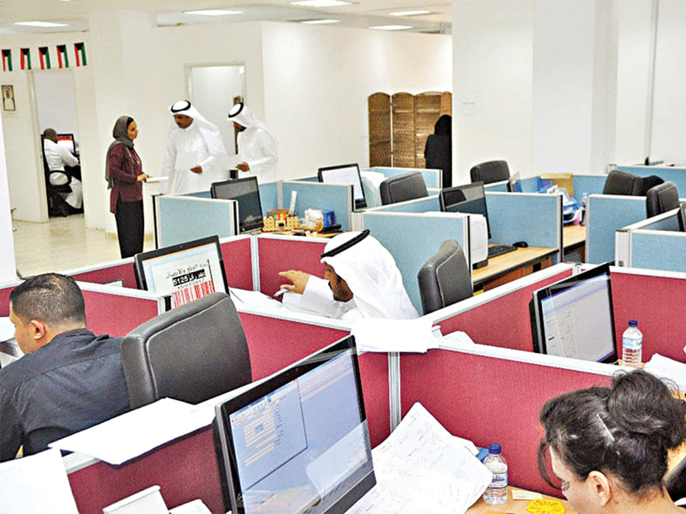 موظفو الحكومة يأملون أن تطبق فكرة الدوام المرن