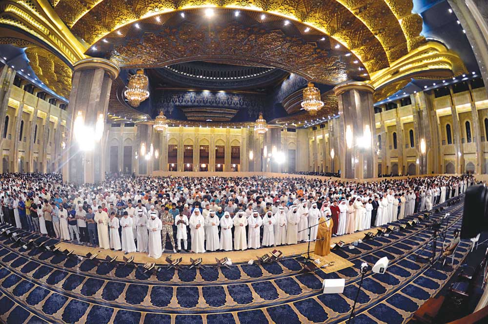 u0645u0635u0644u0648u0646 u064au0624u062fu0648u0646 u0635u0644u0627u0629 u0627u0644u0642u064au0627u0645 u0641u064a u0627u0644u0645u0633u062cu062f u0627u0644u0643u0628u064au0631                                                  t          (u062au0635u0648u064au0631 u0646u0627u064au0641 u0627u0644u0639u0642u0644u0629)