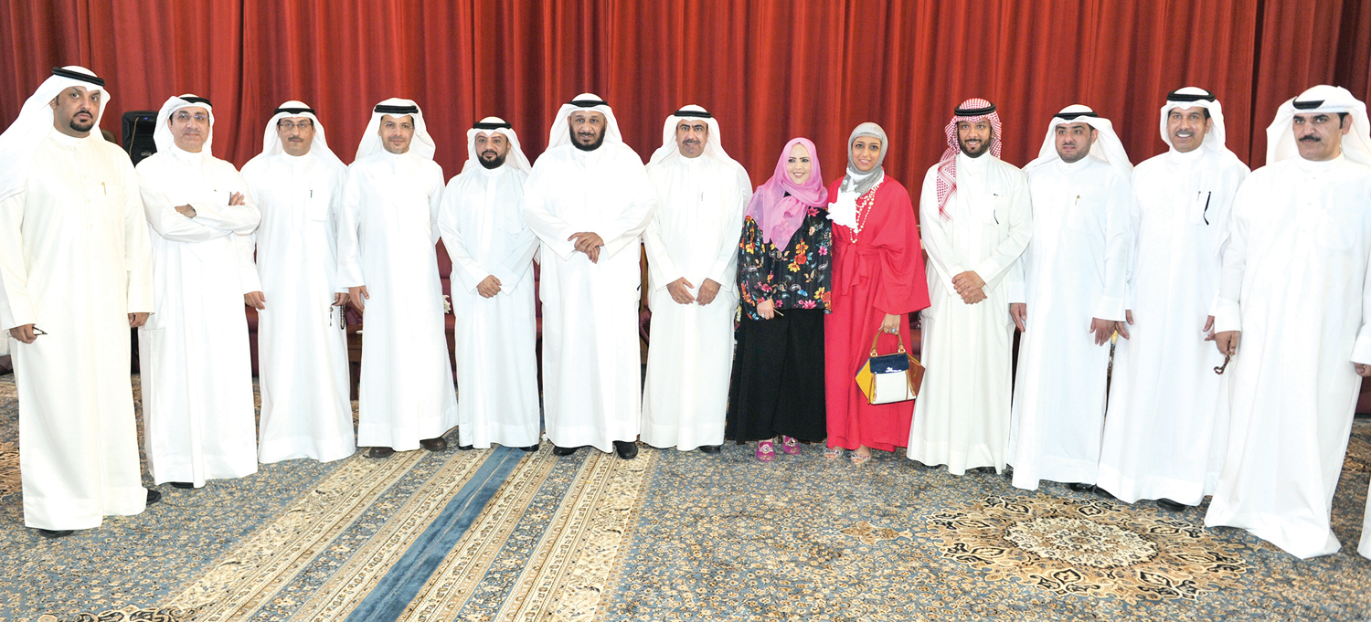 u0627u0644u0648u0632u064au0631 u064au062au0648u0633u0637 u0645u0633u0624u0648u0644u064a u0627u0644u0648u0632u0627u0631u0629 u062eu0644u0627u0644 u0627u0644u062cu0648u0644u0629 t(u062au0635u0648u064au0631 u0633u0639u062f u0647u0646u062fu0627u0648u064a)