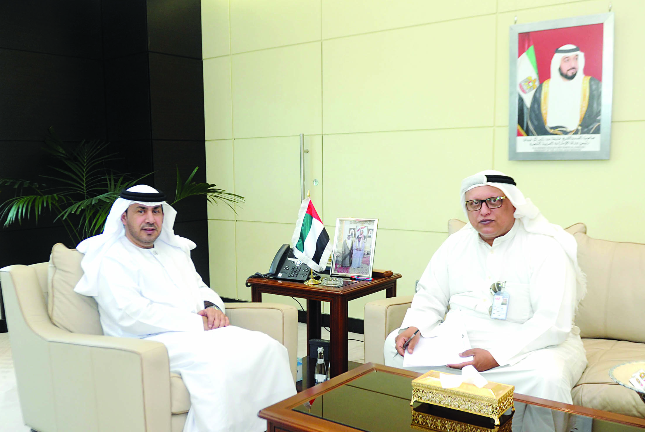 السفير الإماراتي مع الزميل خالد الشرقاوي