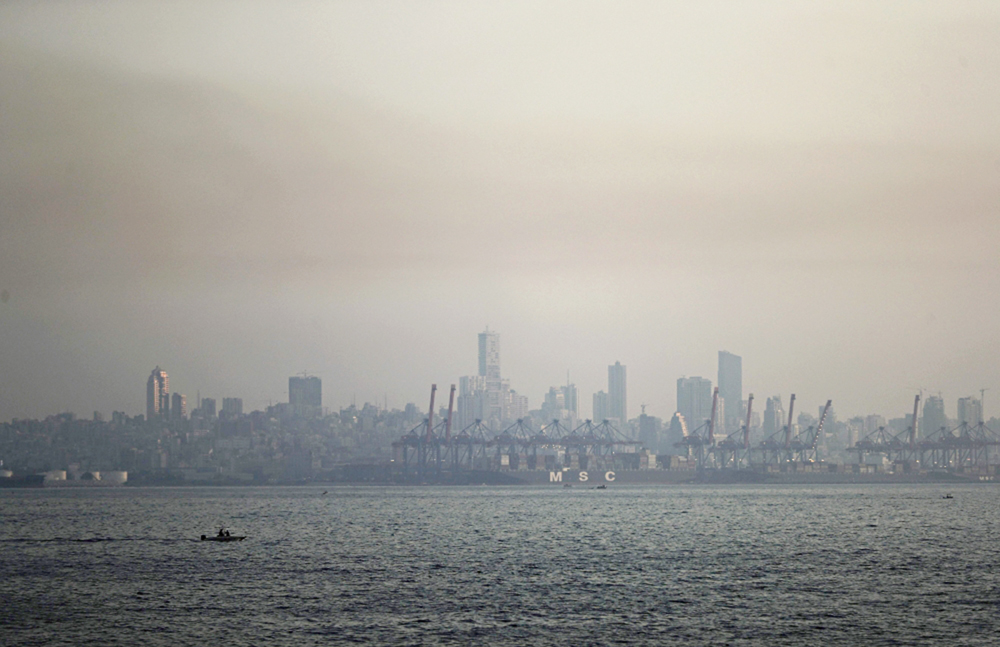 u0635u0648u0631u0629 u0645u0623u062eu0648u0630u0629 u0645u0646 u0636u0628u064au0629 u0634u0645u0627u0644 u0628u064au0631u0648u062a u062au064fu0638u0647u0631 u0623u0641u0642 u0627u0644u0639u0627u0635u0645u0629 u0627u0644u0644u0628u0646u0627u0646u064au0629 u0627u0644u0645u063au0637u0627u0629 u0628u0627u0644u0636u0628u0627u0628 u0627u0644u062fu062eu0627u0646u064a u0639u0646u062f u063au0631u0648u0628 u0627u0644u0634u0645u0633 t(u0623 u0641 u0628) 